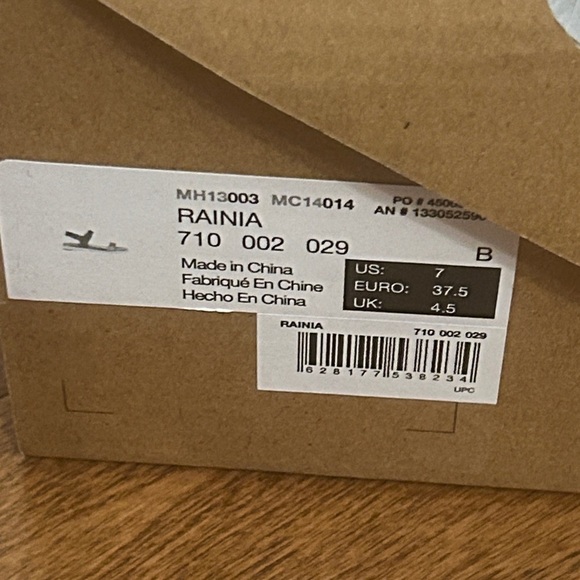 New Call It Spring Women's Gold Metallic & Tan Sandals, size 7 - Picture 11 of 11